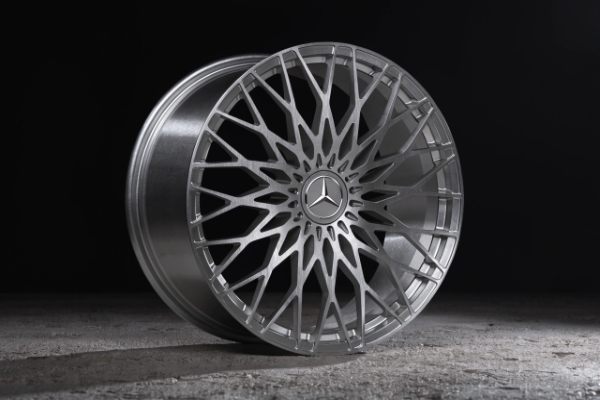 Brushed silver forged wheels on Mercedes W217