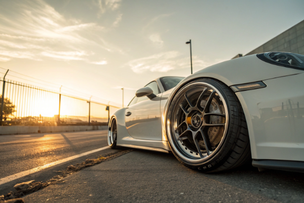 Custom surface finish on white Porsche 911 forged wheel