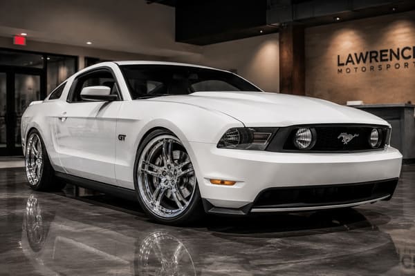 Chrome Silver Wheels on White Mustang GT